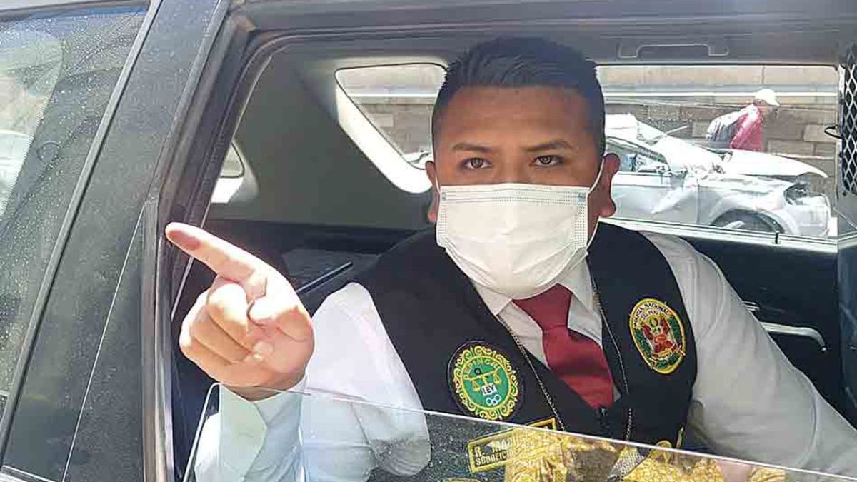 Ghampier Machaca, policía e hijo de congresista de Tacna, golpea a expareja y sigue libre