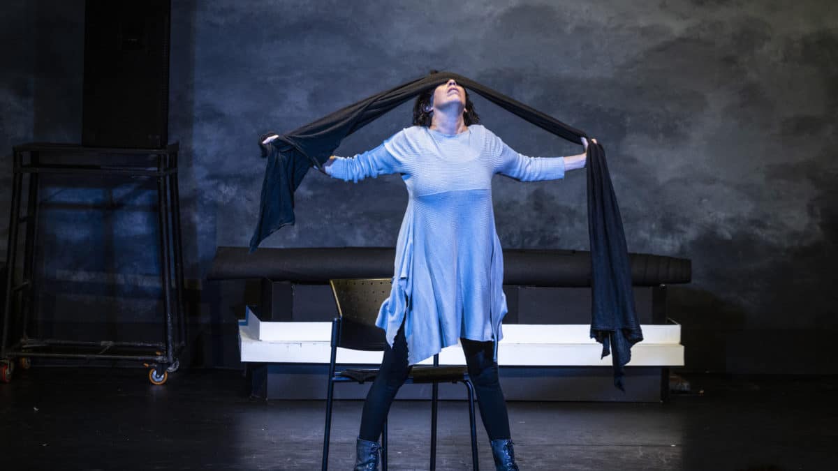 Teatro: “Trucos para ver en la oscuridad”, nueva obra de Mariana de Althaus, en la CCPUCP
