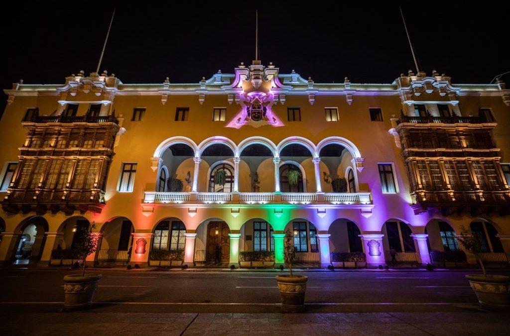 Municipalidad de Lima se ilumina con los colores del Orgullo