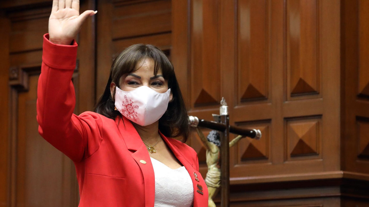 Kira Alcarraz renuncia a Somos Perú por Esdras Medina