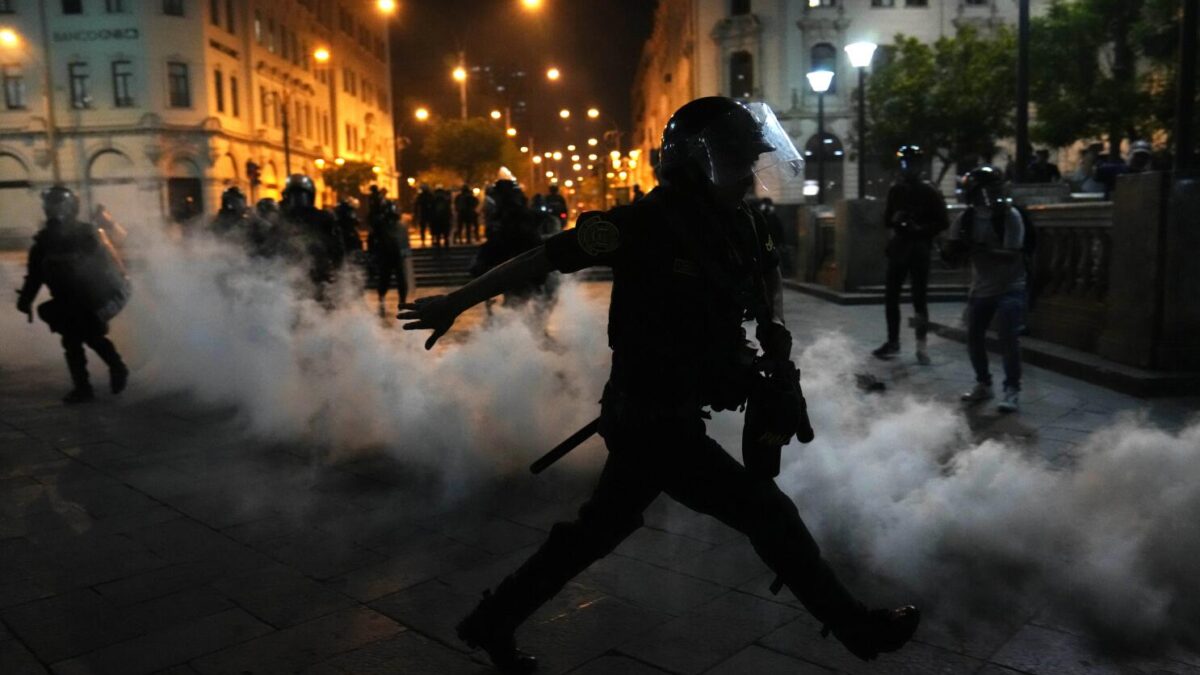 Gobierno criminaliza la protesta con cárcel para quienes brinden apoyo en marchas