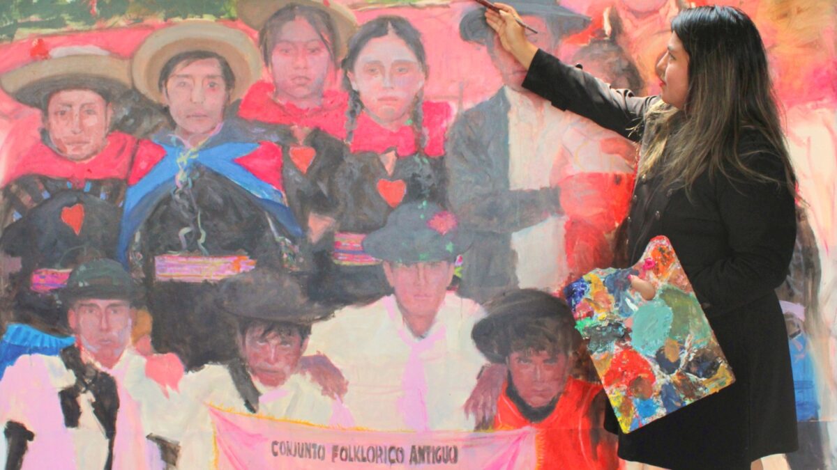 Artista peruana Marilya Hinostroza inaugura “Huaylarsh, pintura documental”