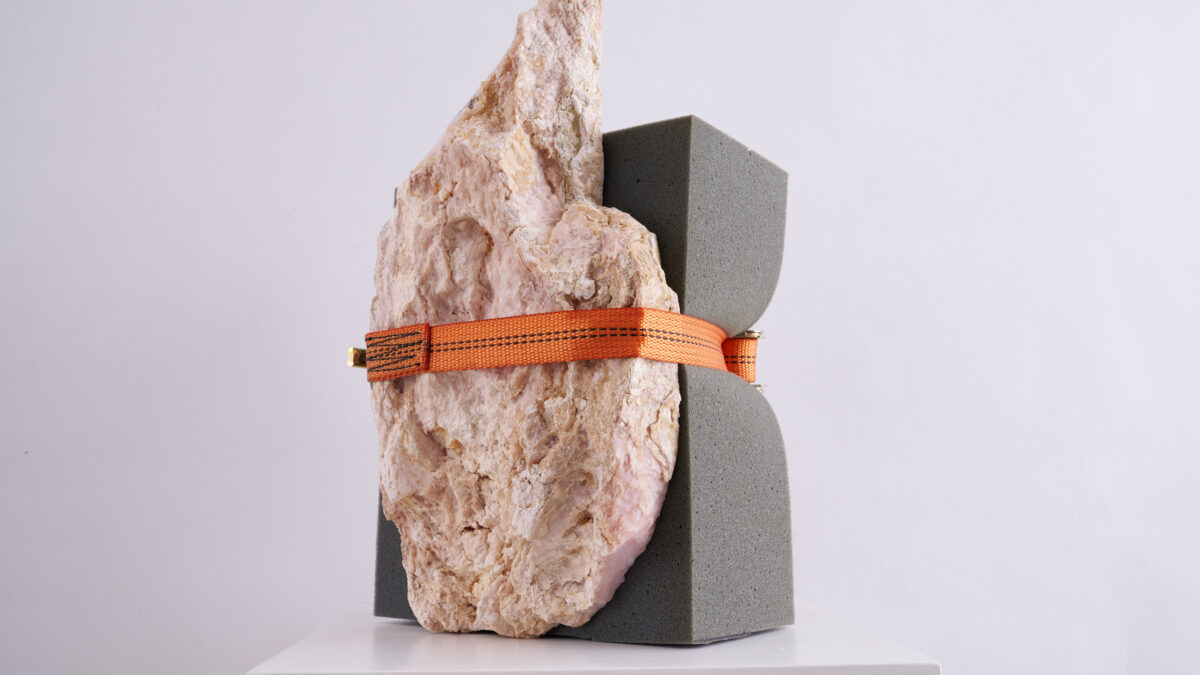 Enlace presenta la primera individual de Carla van den Berg, «1.5:1 – Umbral del colapso (o margen de equilibrio)»