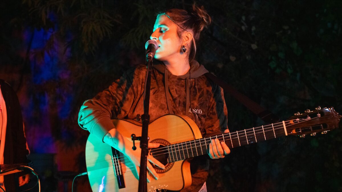 La Otra, cantautora española, inicia su gira en Lima presentándose en Casa Bagre