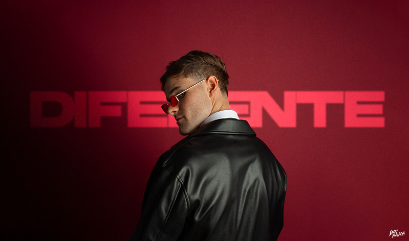 iAgo Málaga: el cantante pop que abraza la dualidad y la autenticidad