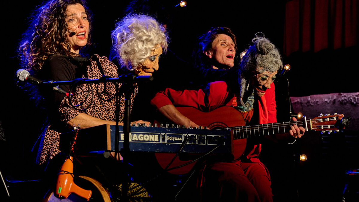 «El arte de acomodar los restos», desde Francia teatro, música y marionetas en tamaño humano en homenaje a la vejez