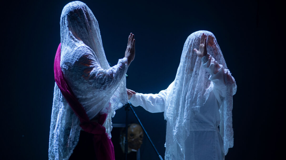 Angeldemonio celebra 25 años de creación colectiva y presenta «Antimanual»