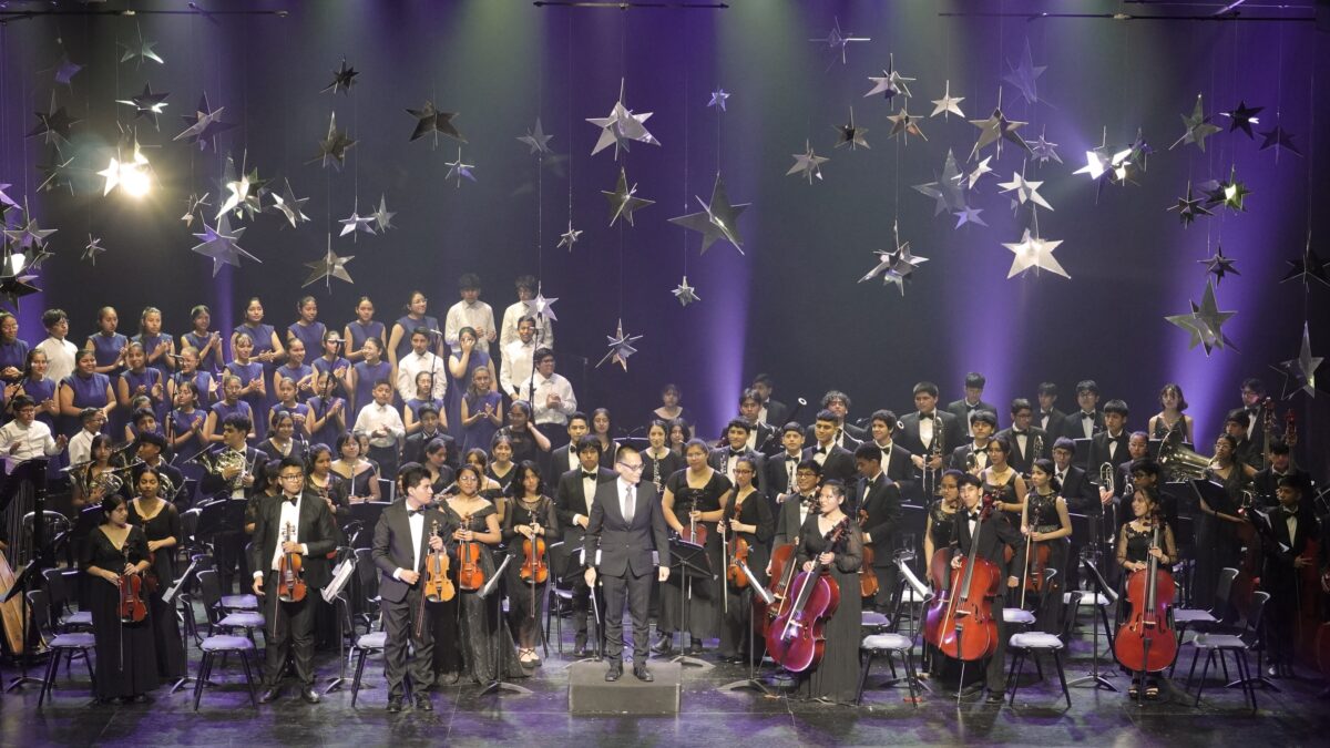 Sinfonía por el Perú ilumina la Navidad con su espectáculo musical «Siete Estrellas»
