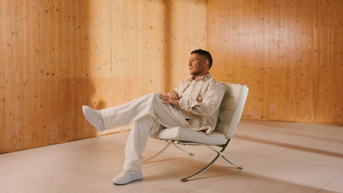 Alejandro Sanz y Elena Rose presentan el videoclip de “Rimowa”, una de las joyas ocultas de ¿Y ahora qué +?