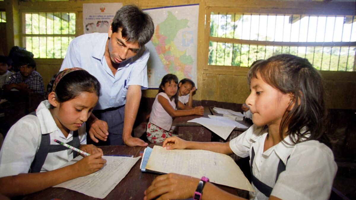 Niñas desprotegidas: en plena crisis de violencia sexual, Renovación Popular impulsa ley que las expone más