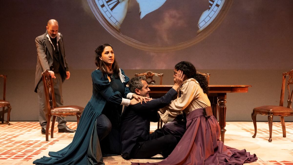 Vuelve el éxito teatral «Dos siglos de sobremesa» de Eduardo Adrianzén