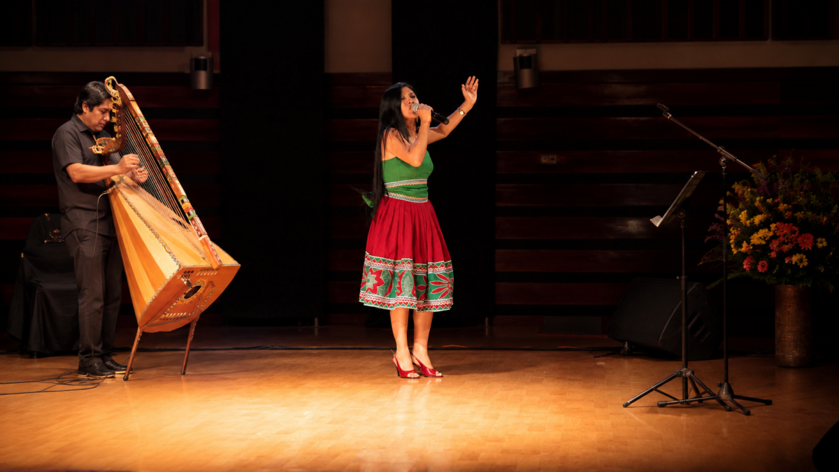 Consuelo Jerí, un viaje sonoro por los Andes, en un concierto que combina música, poesía, danza y puesta en escena