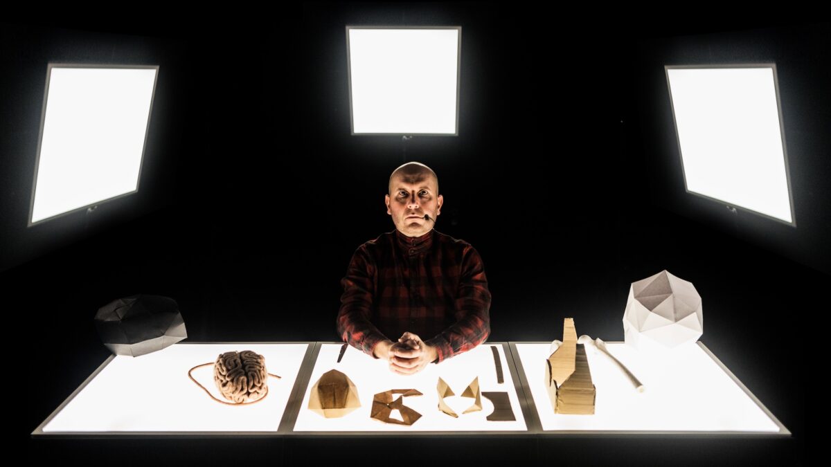 Desde Francia: “Ersatz”, una fantasía enigmática sobre la humanidad del mañana