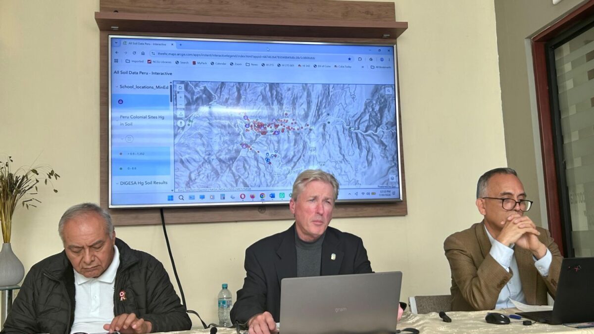 Estudio revela alta contaminación por metales pesados en suelos de escuelas en regiones mineras del Perú